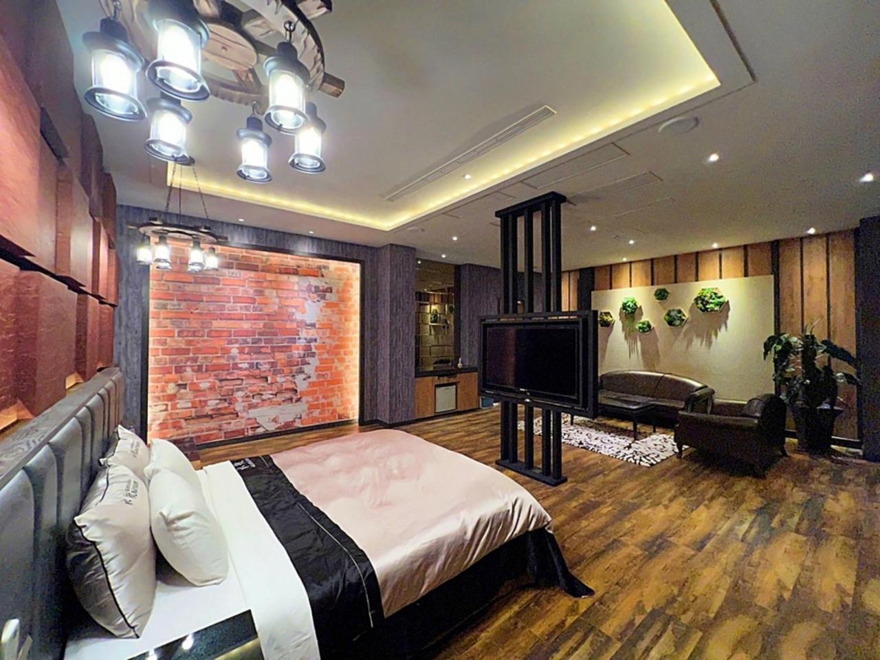 Aquarius Motel Taichung Exterior photo