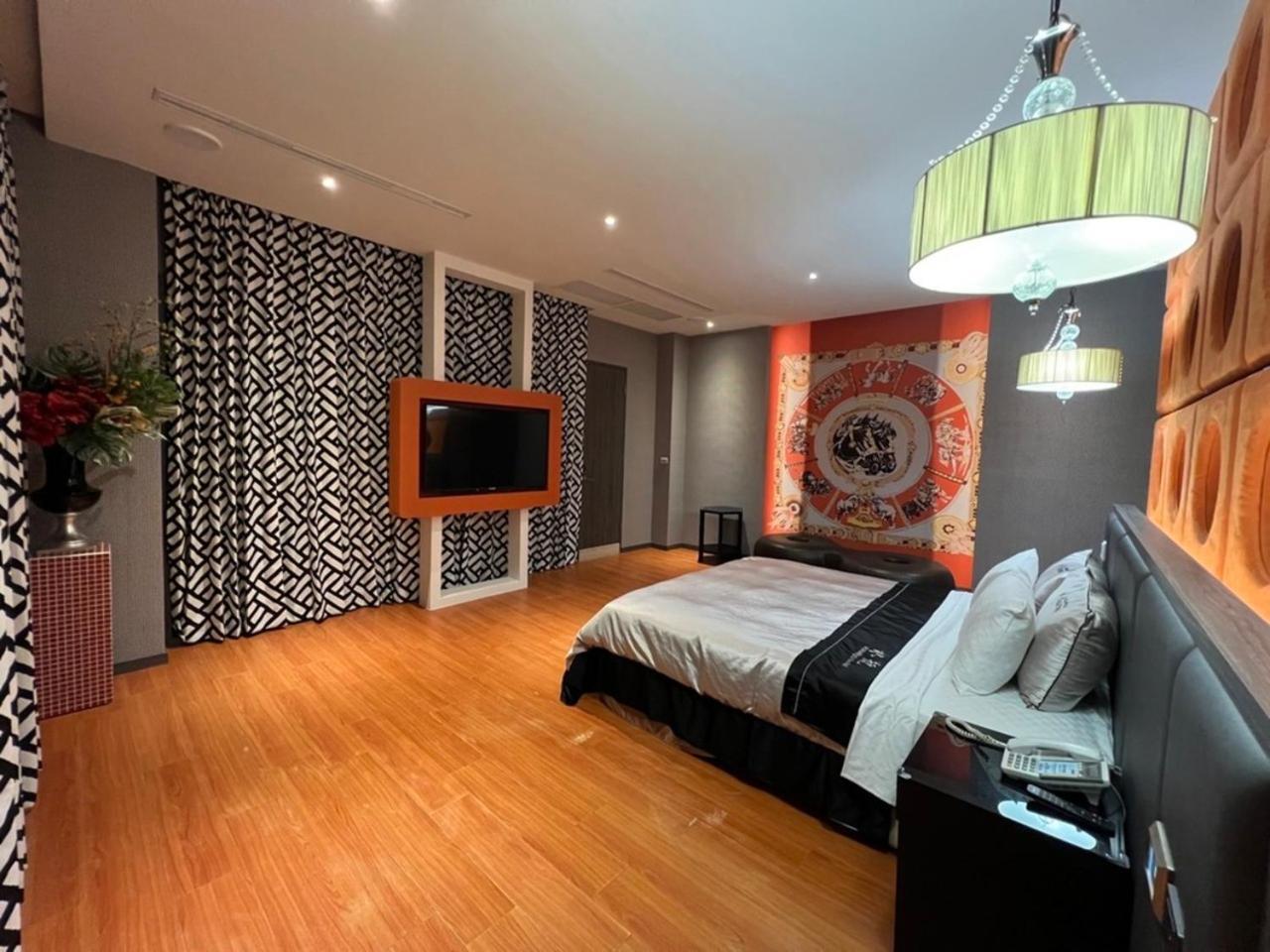 Aquarius Motel Taichung Exterior photo